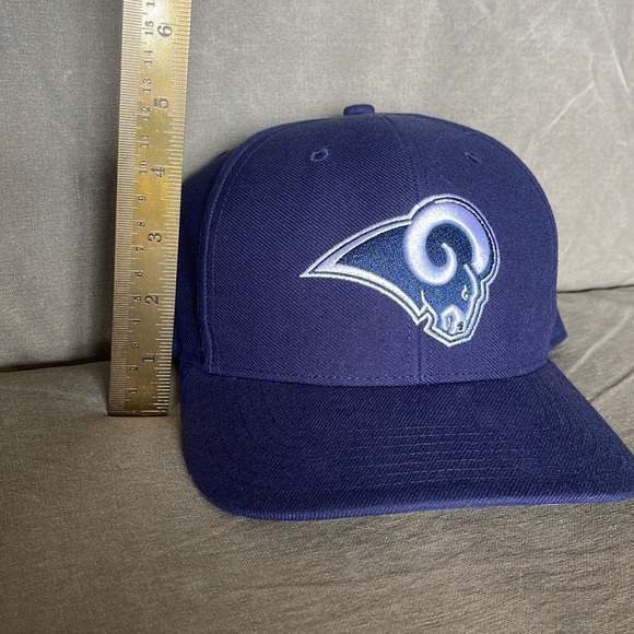 LIKE NEW RAMS HAT! NFL Cap-Rams-Adjustable! - Picture 2 of 7